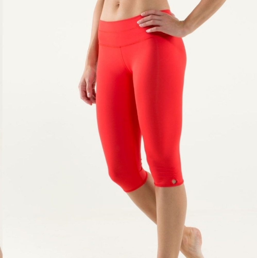 Lululemon Bandha Crop Leggings In Red Size 4-6 Keyhole Design